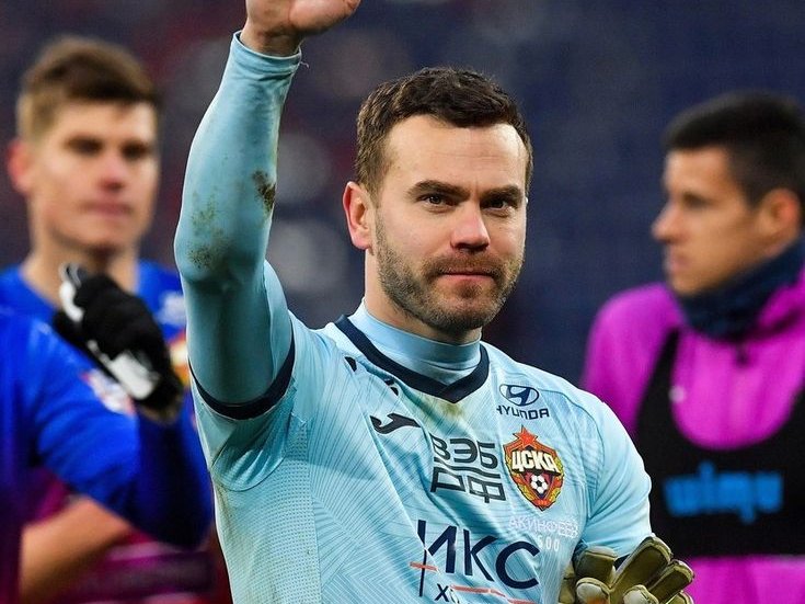 Акинфеев иронично ответил Дзюбе после скандала с отменённым голом